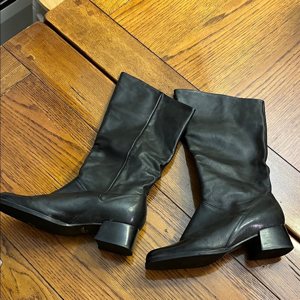 Elegant Black Leather Heeled Boots